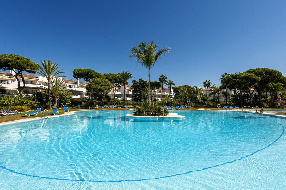 New Golden Mile, Atalaya Isdabe